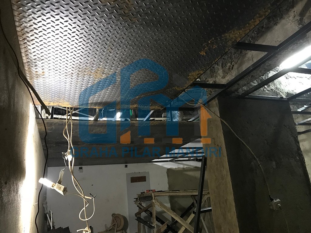 Pekerjaan Plafon Plat Besi.