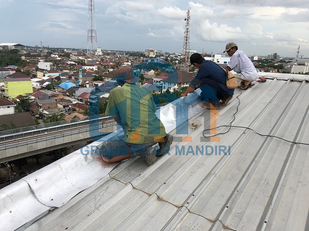Pekerjaan Perbaikan Atap Bangunan.