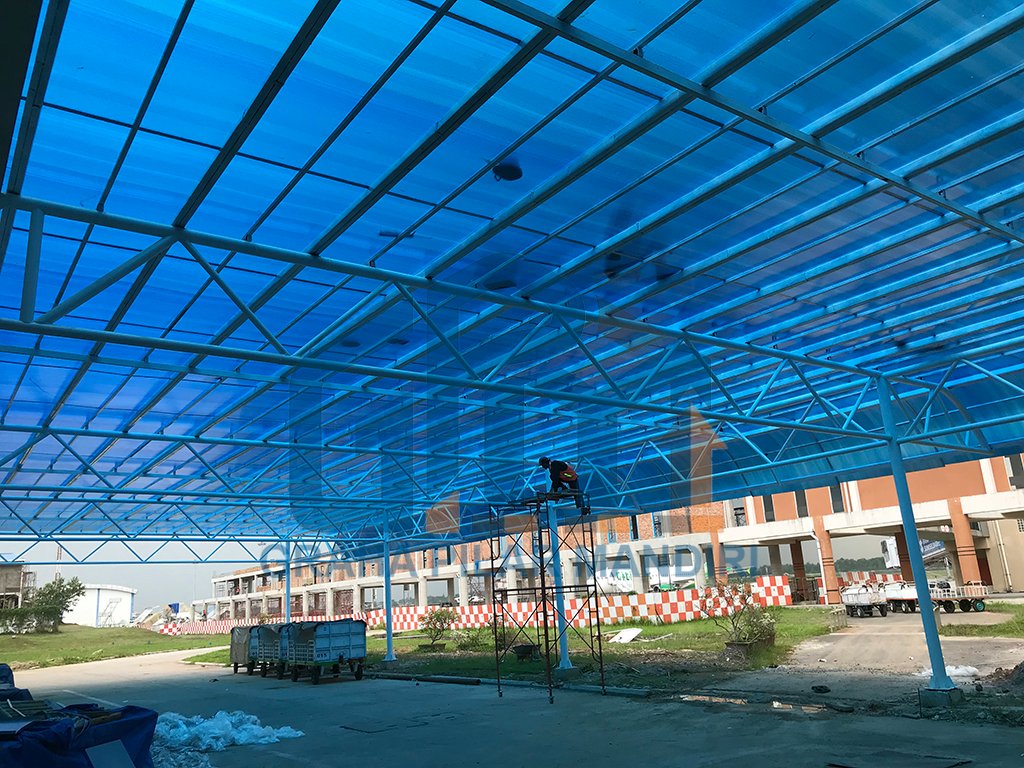 Pekerjaan Pemasangan Atap Angkasa Pura II