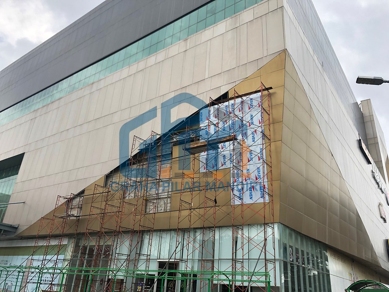 Pekerjaan Perbaikan ACP Facade Gedung.