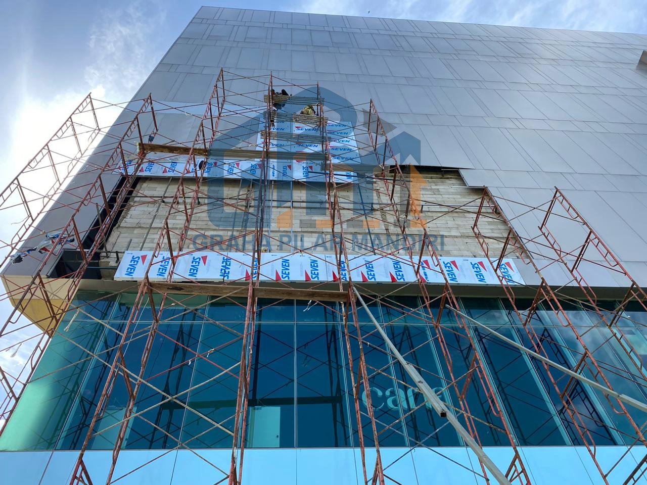 Pekerjaan Perbaikan ACP Facade Gedung.